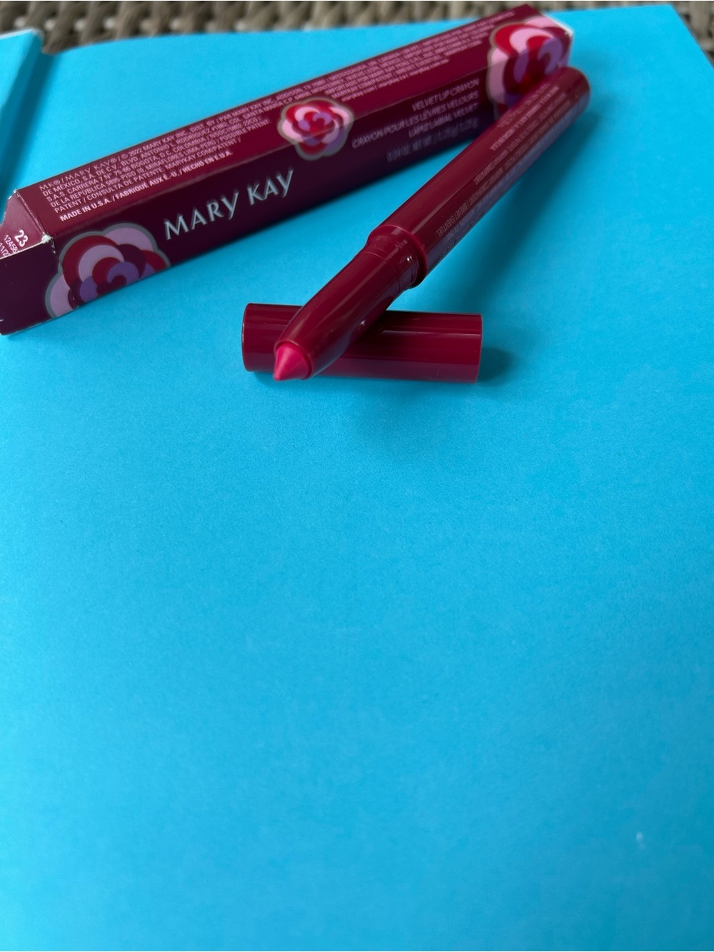 Mary Kay Velvet Lip Crayon in Berry Red